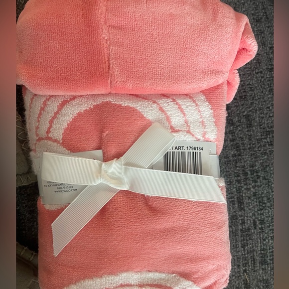 Brand New Caro Girls Bath and Beach hooded Towel - Picture 2 of 4
